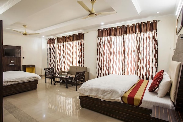 Family Room, 1 Double Bed, Non Smoking | Free WiFi