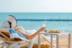 Private beach - Coral Sea Beach & Aqua Park (Ataqah)