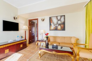 32-inch flat-screen TV with satellite channels, TV, fireplace - Coral Sea Beach & Aqua Park (Ataqah)