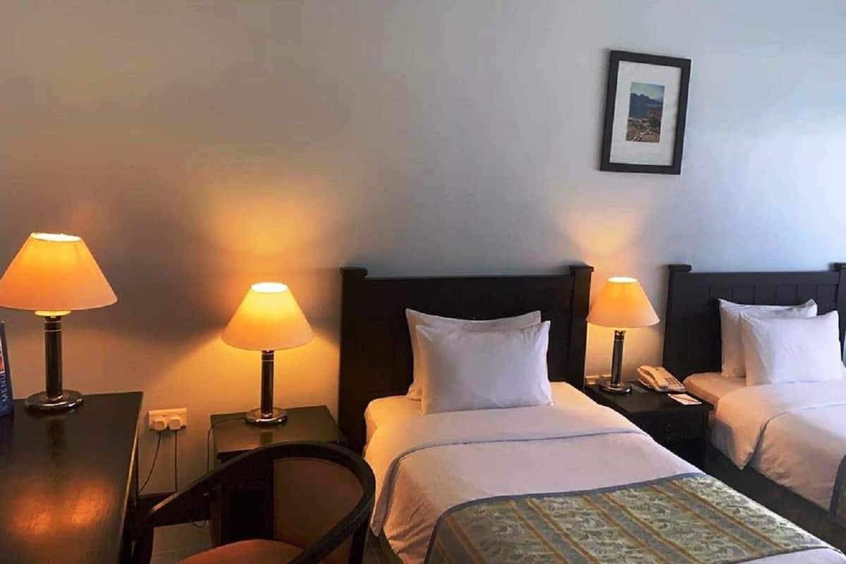 Standard Twin Room | 1 bedroom, minibar, in-room safe, desk