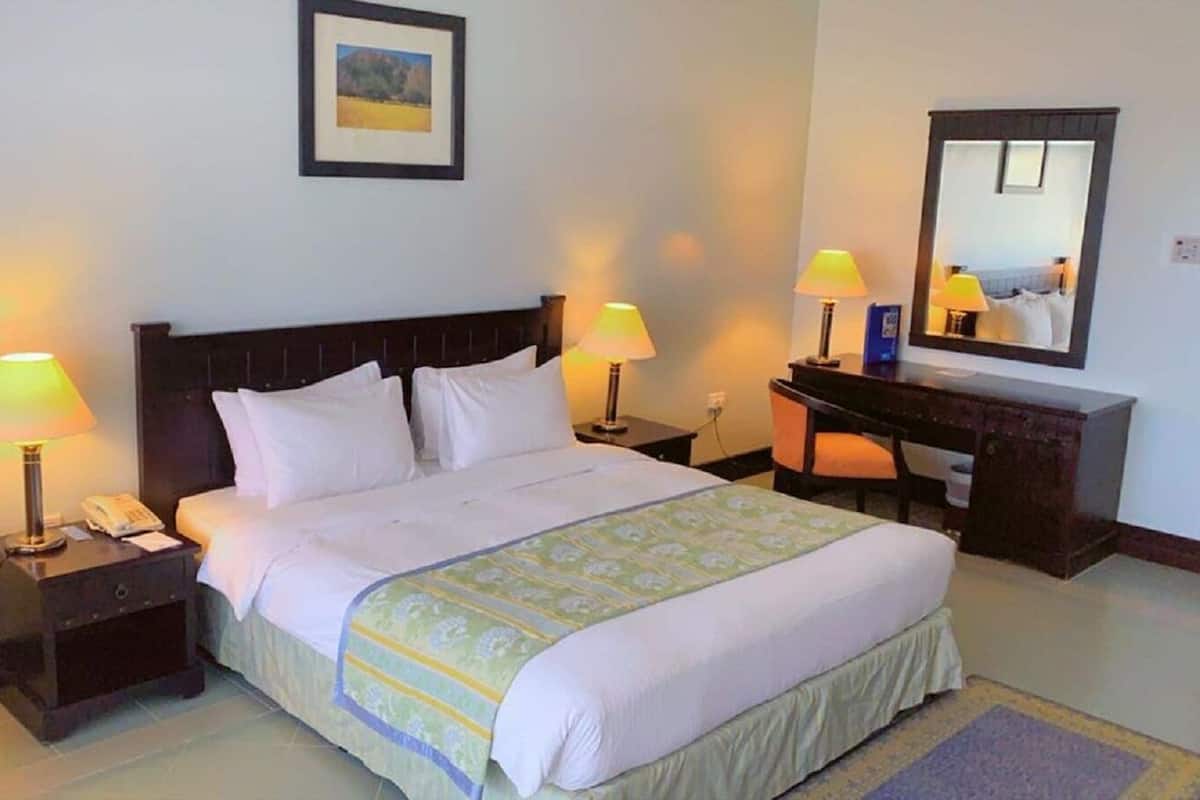 Deluxe Double Room | 1 bedroom, minibar, in-room safe, desk