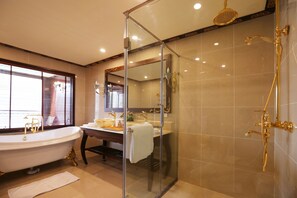 Dusche, Regendusche, kostenlose Toilettenartikel, Haartrockner