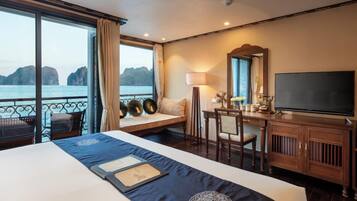 Minibar, desk, laptop workspace, blackout curtains