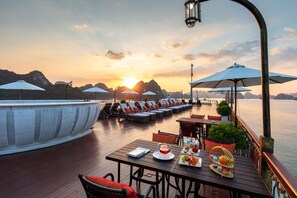 Sundeck - Indochine Lan Ha Bay (Ha Long)