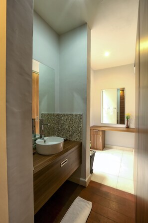 Free toiletries, hair dryer, towels - Villa Luna (Kuta)