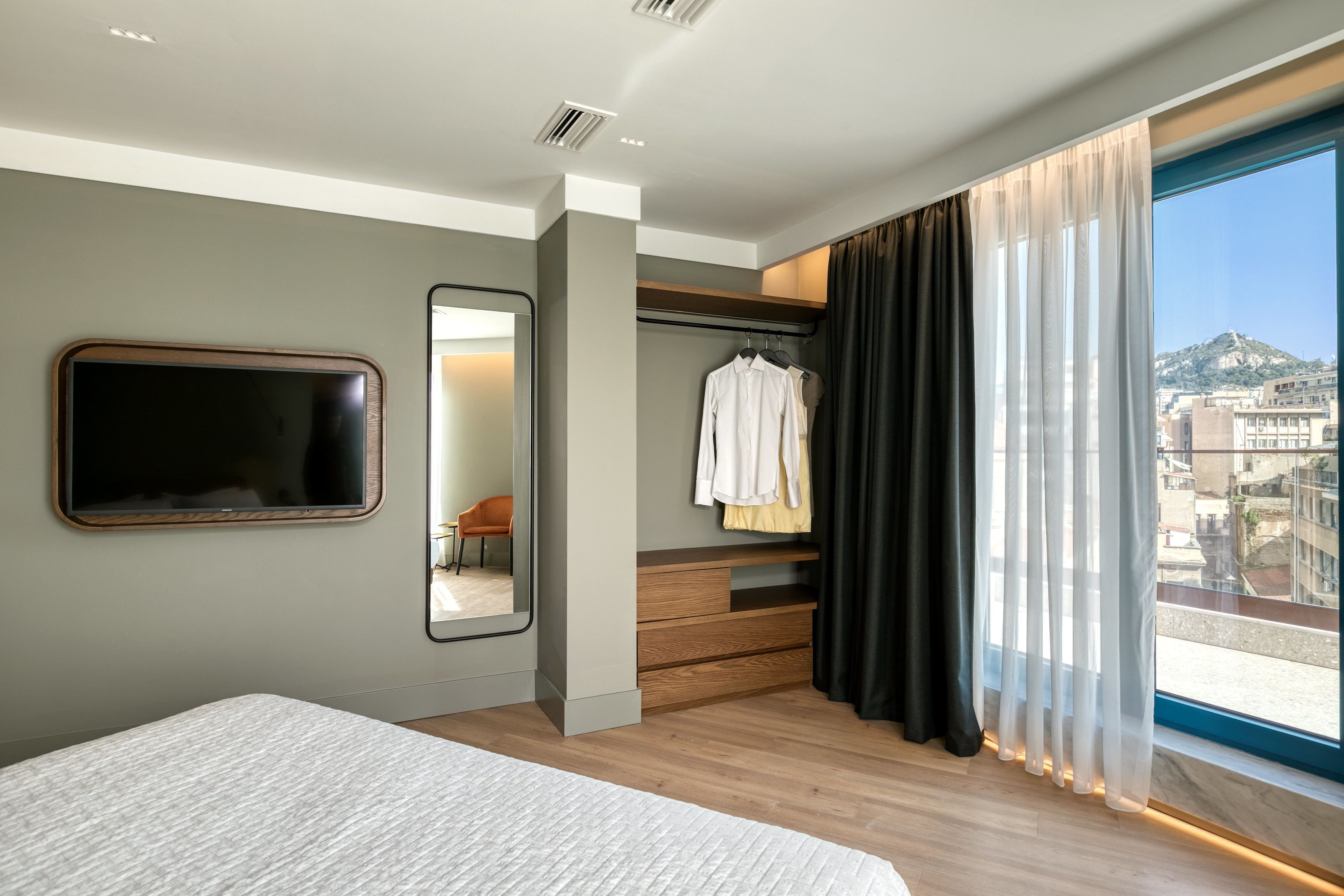 Epic 2 Bedroom Suite with Balcony with Acropolis View | Vista do quarto