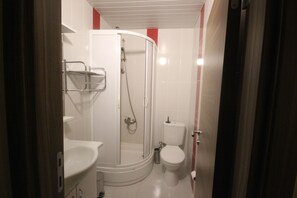 تجهيزات دش، مستلزمات مجانية للعناية الشخصية، مجففات شعر، خف للقدمين