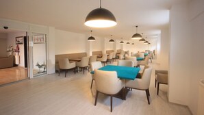 Free daily continental breakfast  - Pars Otel (Zara)