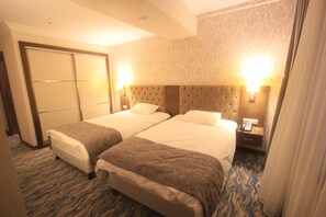 Standard Twin Room | Desk, blackout curtains, soundproofing, free WiFi - Pars Otel (Zara)