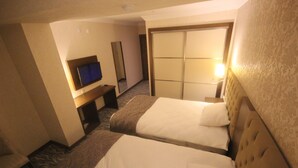 Desk, blackout curtains, soundproofing, free WiFi - Pars Otel (Zara)