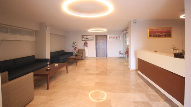 Lobby sitting area - Pars Otel (Zara)
