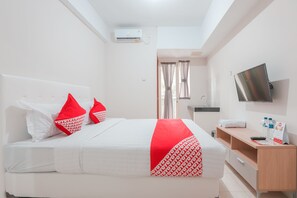 Standard Double Room, 1 Double Bed | Room amenity - Hotel O Green Lake View Ciputat (South Tangerang)