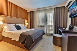 Minibar, in-room safe, blackout drapes, soundproofing - Villa Dvor Kornic (Budva)