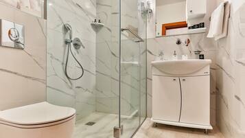 Family Quadruple Room, Multiple Beds, Non Smoking, City View | Bathroom | Shower, hair dryer, towels