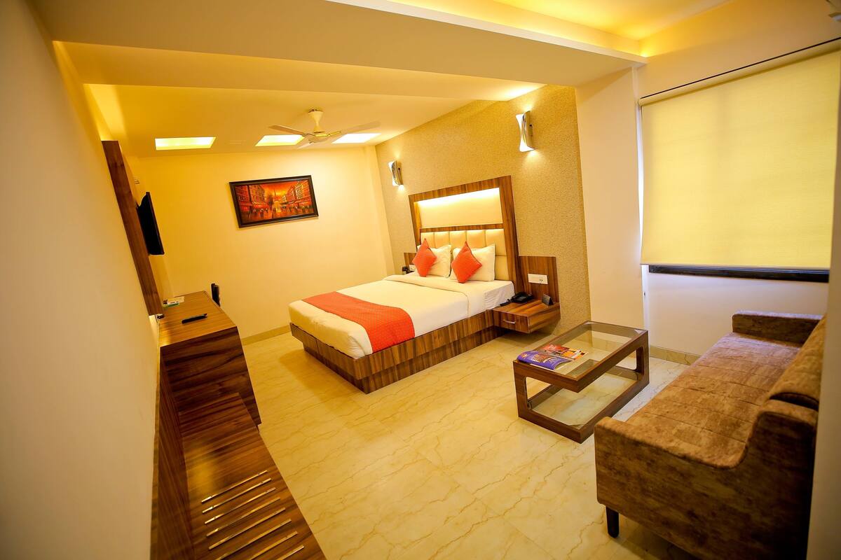 In-room safe, desk, soundproofing, iron/ironing board
