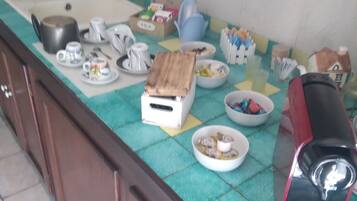 Four, plaque de cuisson, cafetiÚre/bouilloire, bouilloire électrique