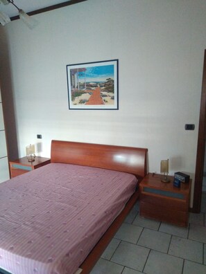 1 chambre, fer et planche à repasser, Wi-Fi gratuit, draps fournis