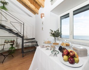 Daily buffet breakfast (EUR 10 per person) - Palazzo Carrano B&B Vietri sul Mare (Vietri sul Mare)