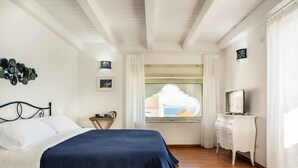 Deluxe Double Room, 1 Queen Bed with Sofa bed (La Piazzetta) - Palazzo Carrano B&B Vietri sul Mare (Vietri sul Mare)