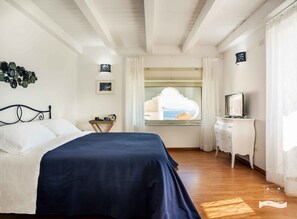 ห้องดีลัก ซ์ดับเบิล, เตียงควีนไซส์ 1 เตียง และโซฟาเบด (La Piazzetta) | ผ้าปูที่นอน Frette จากอิตาลี, เครื่องนอนระดับพรีเมียม