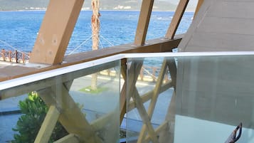 Suite de luna de miel, 1 cama de matrimonio grande, no fumadores, frente a la playa | Vistas del balcón