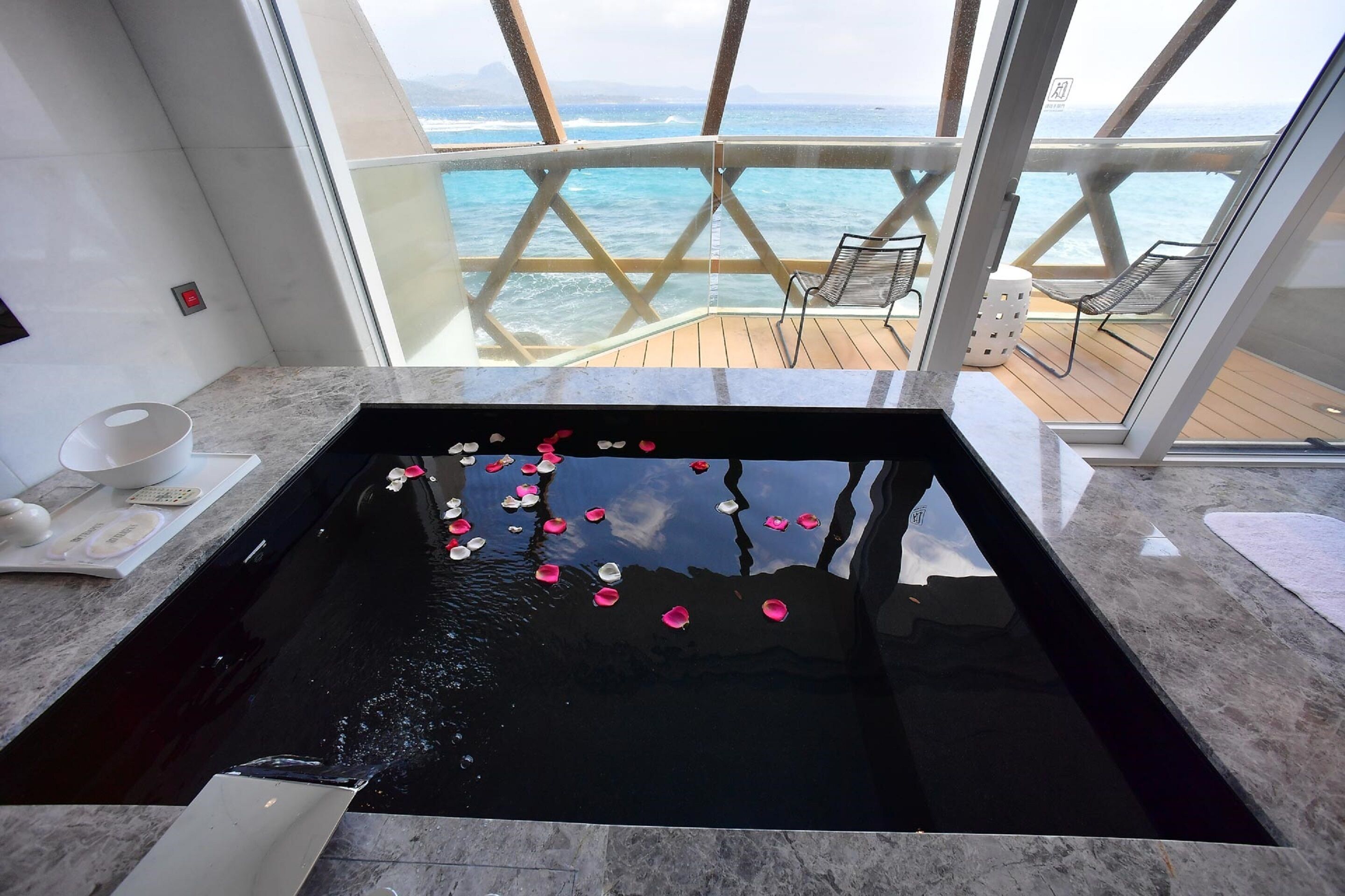 ocean view family loft suite | jetted bathtub