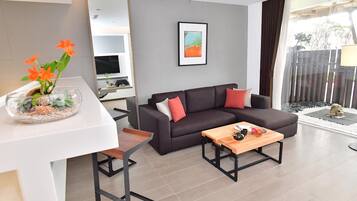 Seashore Honeymoon Suite | Premium bedding, down comforters, free minibar, in-room safe