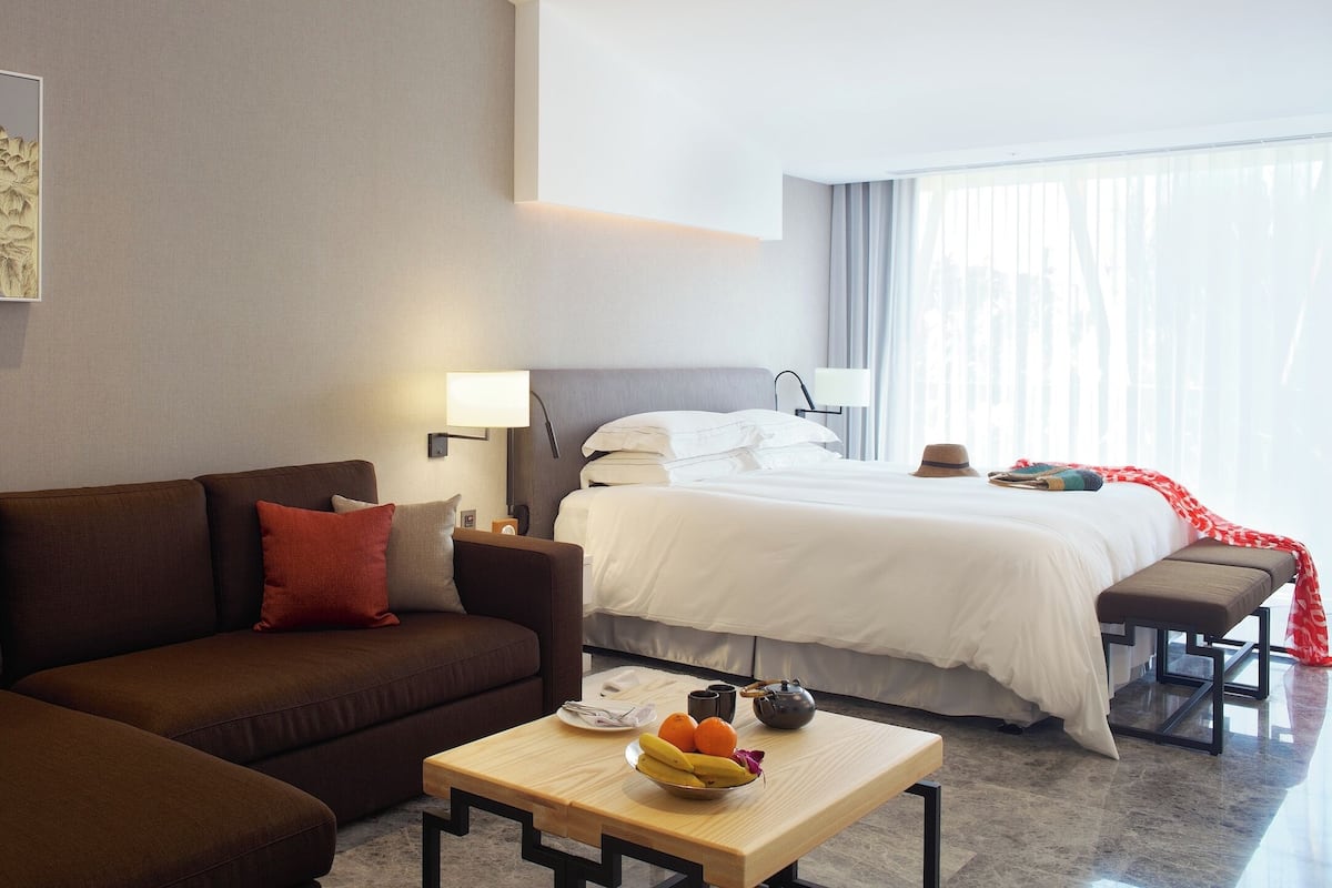 Standard Room, Mountain View | Premium bedding, down comforters, free minibar, in-room safe