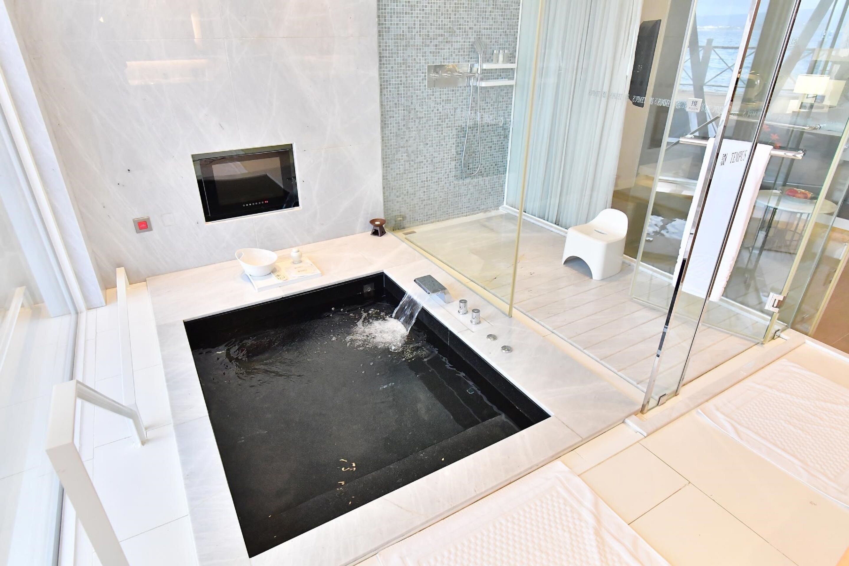 separate bathtub and shower, jetted bath, designer toiletries