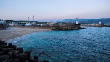 Una playa cerca