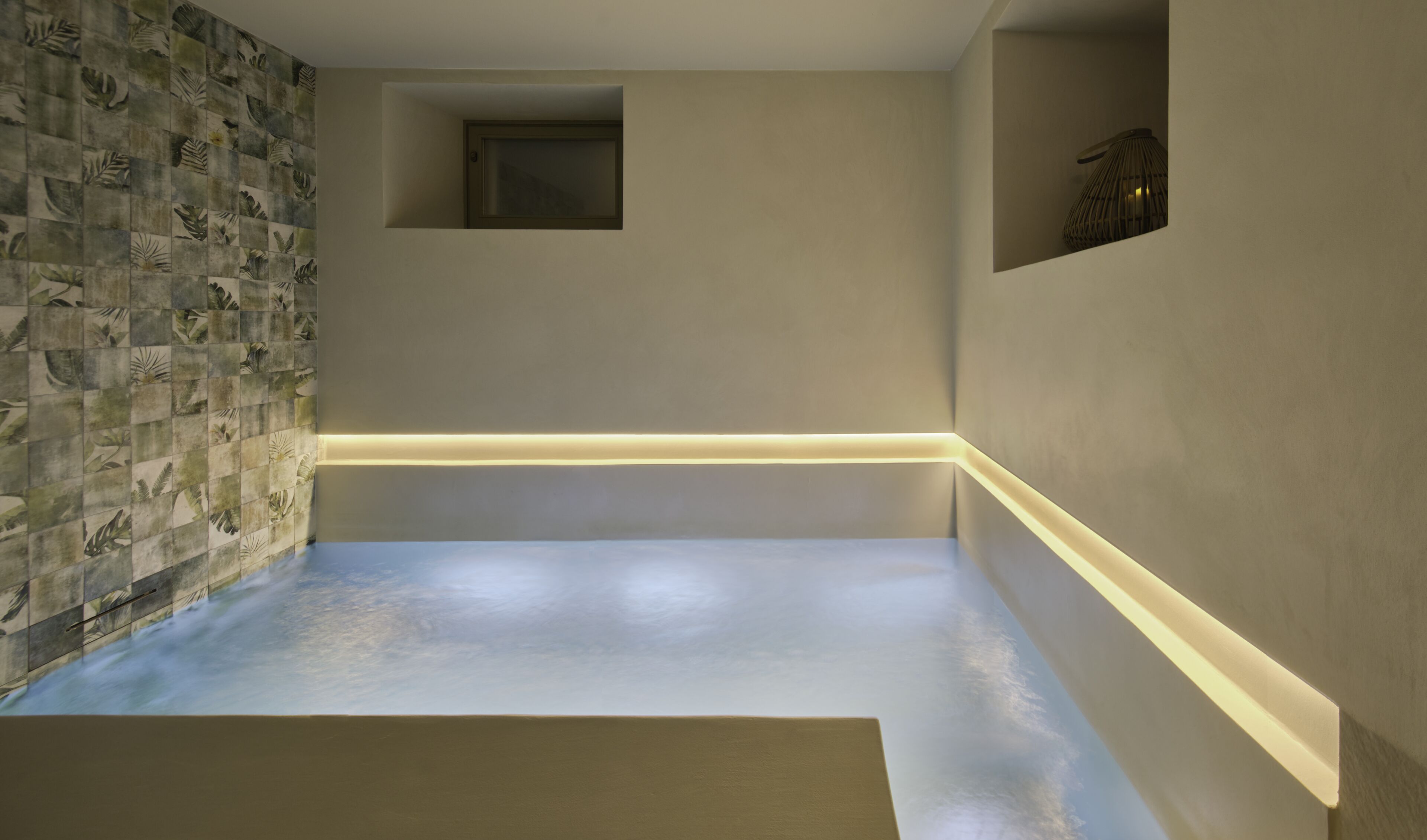 couples treatment room(s), sauna, hot tub, steam room, massages