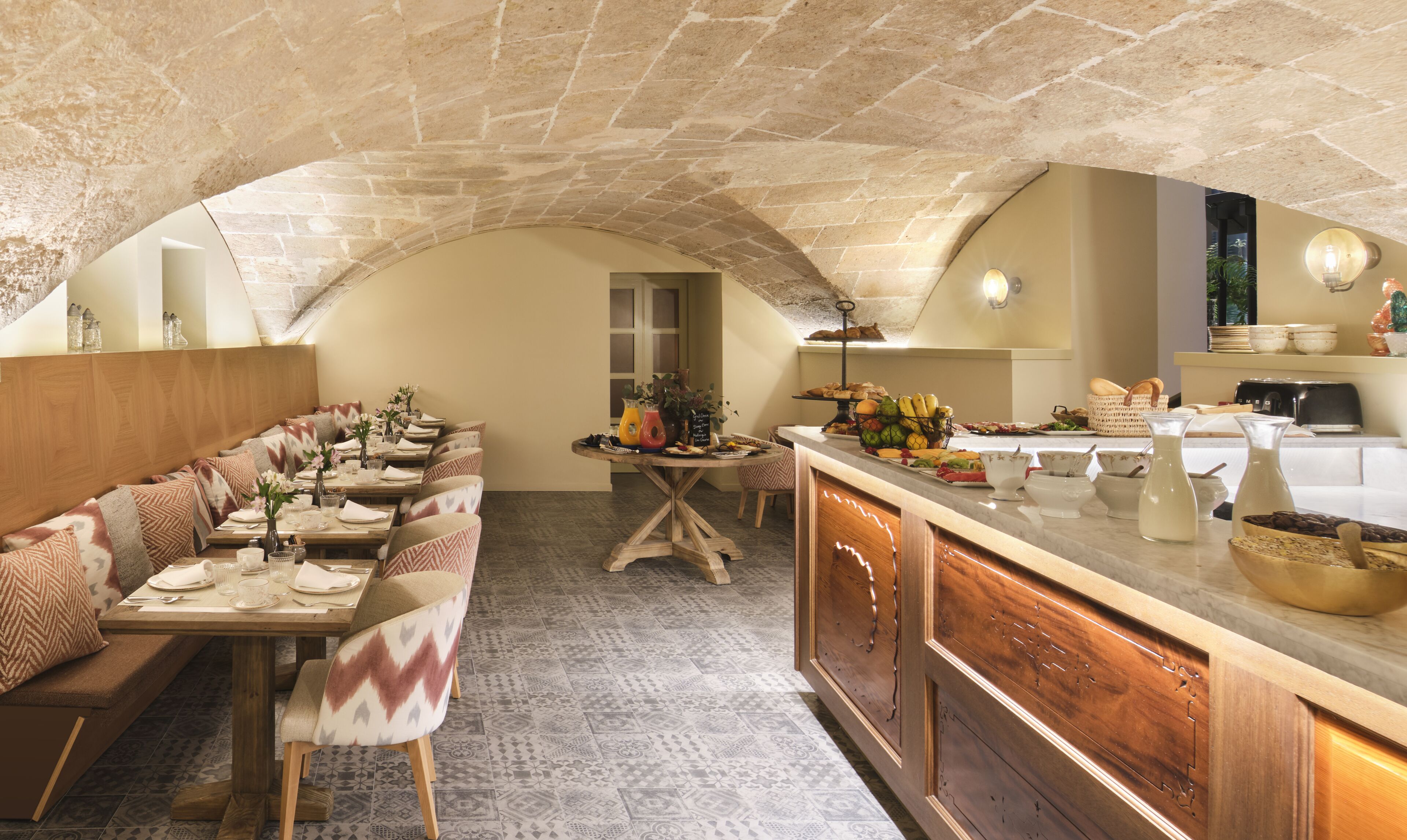 daily buffet breakfast (eur 25 per person)