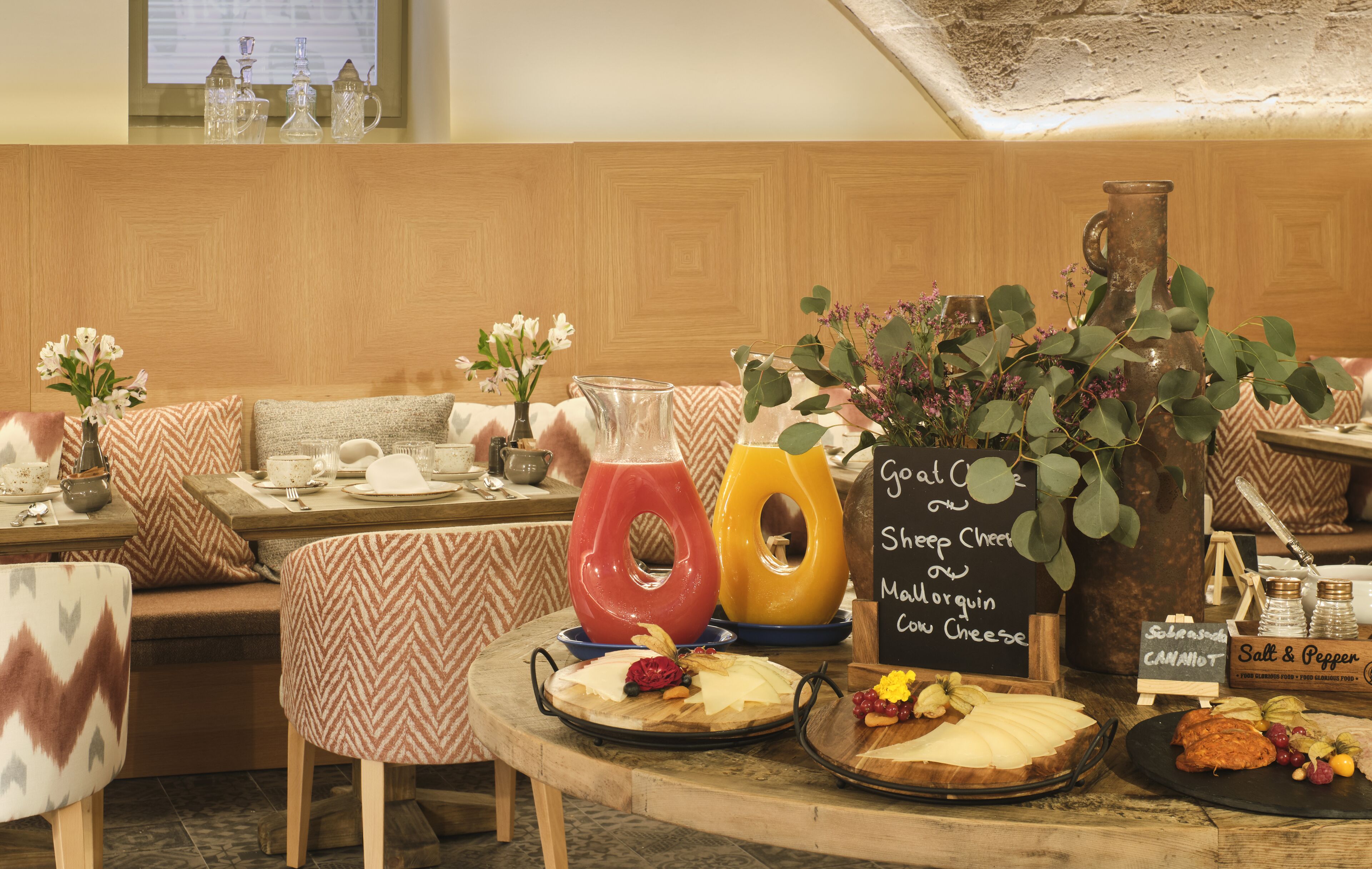 daily buffet breakfast (eur 25 per person)