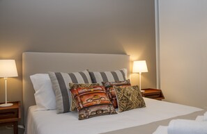 2 slaapkamers, een bureau, een strijkplank/strijkijzer, gratis wifi