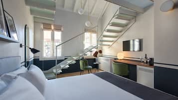 Quadruple Room, Terrace | Minibar, in-room safe, desk, soundproofing