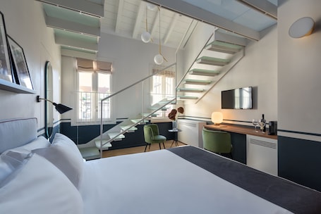 Quadruple Room, Terrace | Minibar, in-room safe, desk, soundproofing