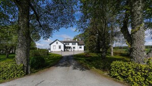 Front of property - Hagbackens Gård Bed & Breakfast (Örebro)