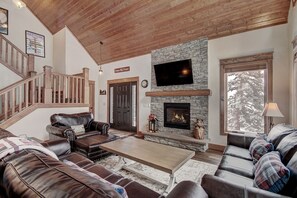 Books - Keystone Resort Lodge 661, Heated Garage, Private Laundry, 5 Bedroom by Summitcove Lodging (Keystone)