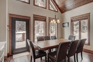 Microwave - Keystone Resort Lodge 661, Heated Garage, Private Laundry, 5 Bedroom by Summitcove Lodging (Keystone)