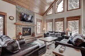 Living room - Keystone Resort Lodge 661, Heated Garage, Private Laundry, 5 Bedroom by Summitcove Lodging (Keystone)