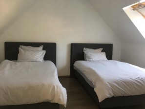 3 bedrooms, desk, soundproofing, iron/ironing board