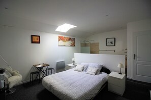 Habitación doble | Decoración individual, mobiliario individual, cortinas opacas