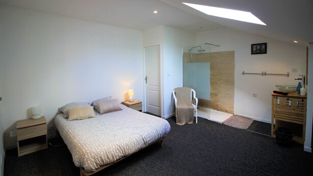 Room - Guest Room Bordeaux Centre (Bordeaux)