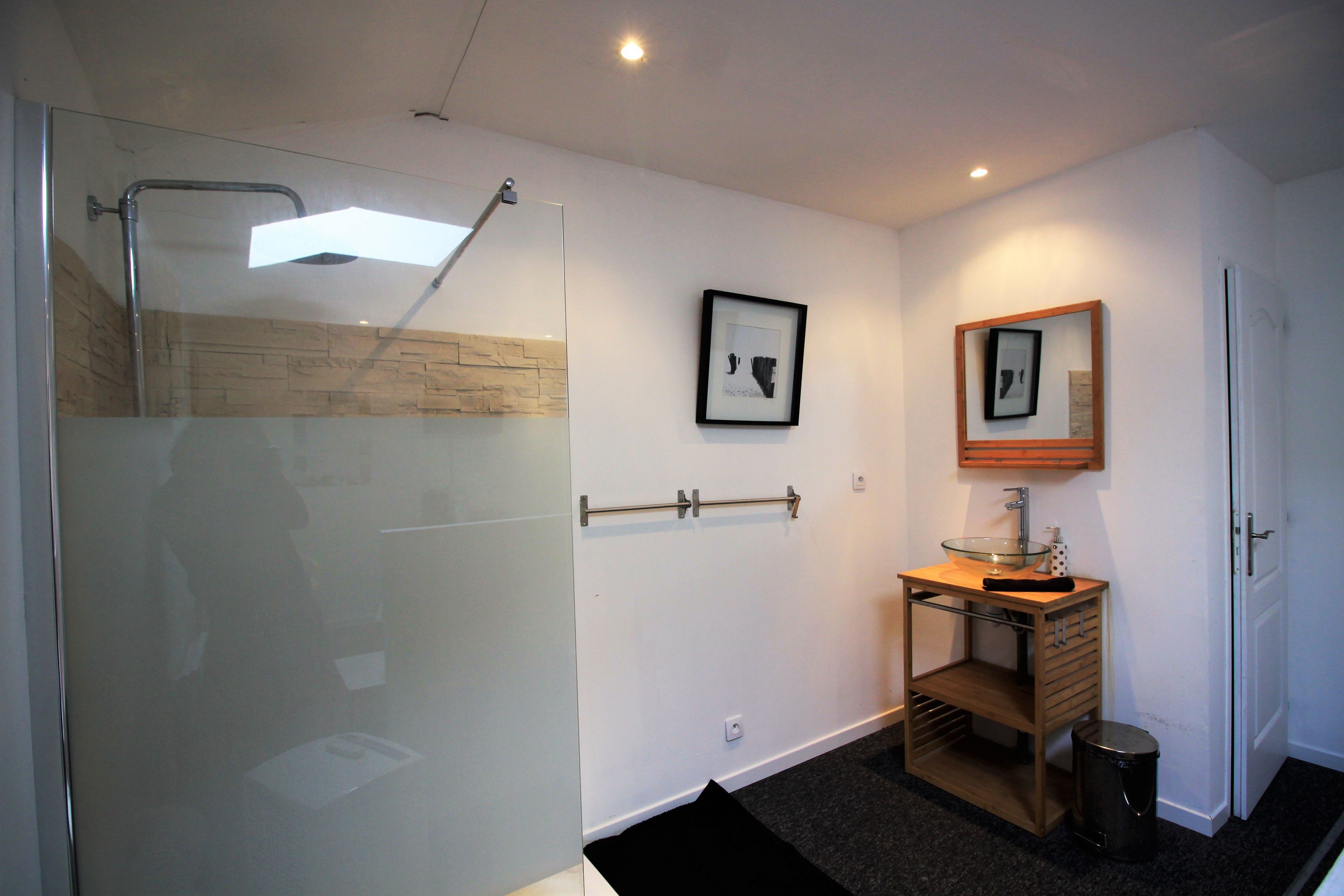 Tweepersoonskamer | Badkamer met douche