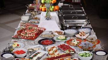 Desayuno buffet todos los días (con cargo)