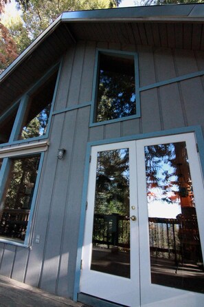 Exterior detail - Tree House Lodge (Yosemite National Park)