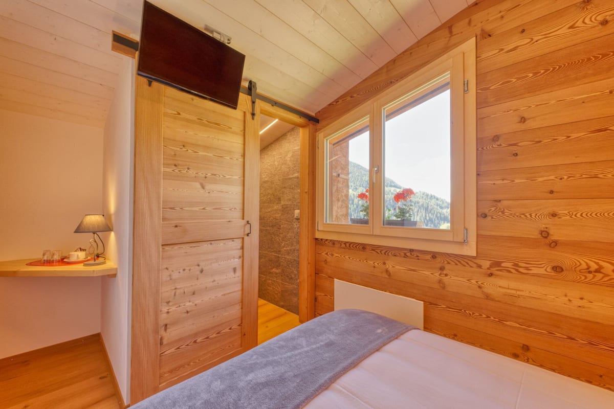 superior single room, non smoking, mountain view | premium bedding, blackout curtains, iron/ironing board, free wifi