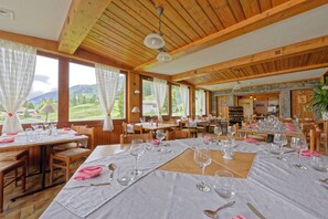 Breakfast, lunch, dinner served; French cuisine, garden views 