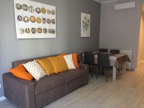 Comfort Apartment, 2 Bedrooms | Living area