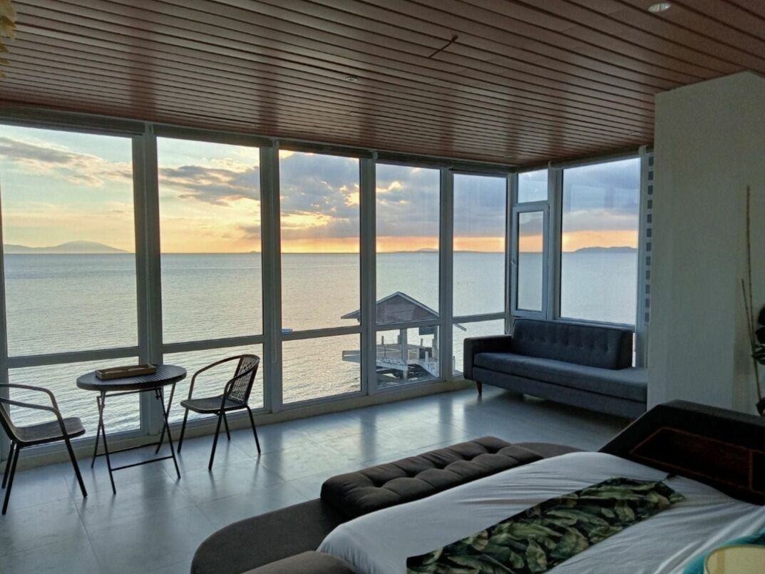 room, sunset view | bed sheets